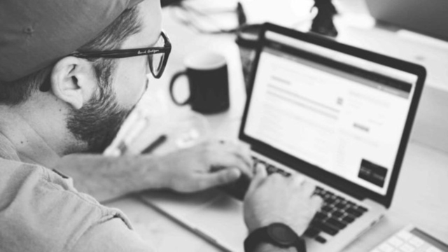 kerja dari rumah atau work from home memang membawa hal positif dan hal yang kurang positif, bro. Bagaimana menurut lo?